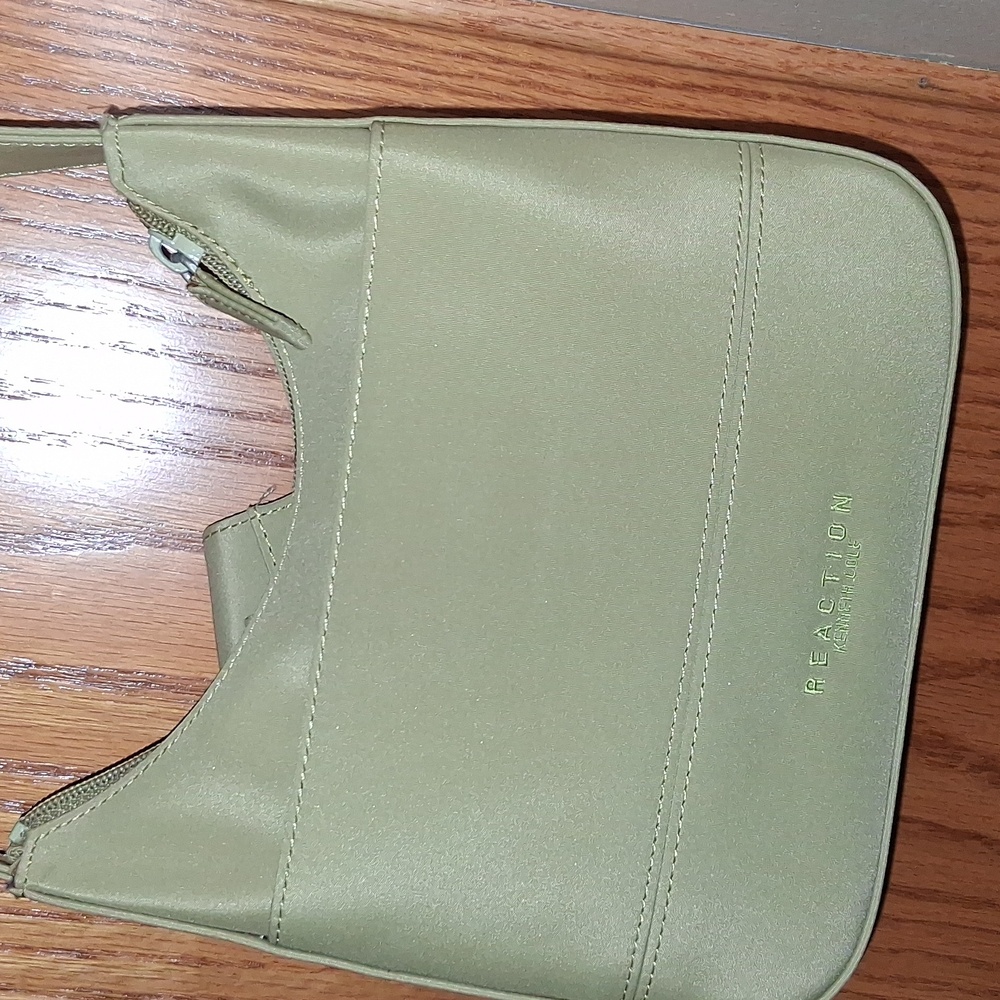Reaction Kenneth Cole Cream Shoulder Bag with Sleek Design